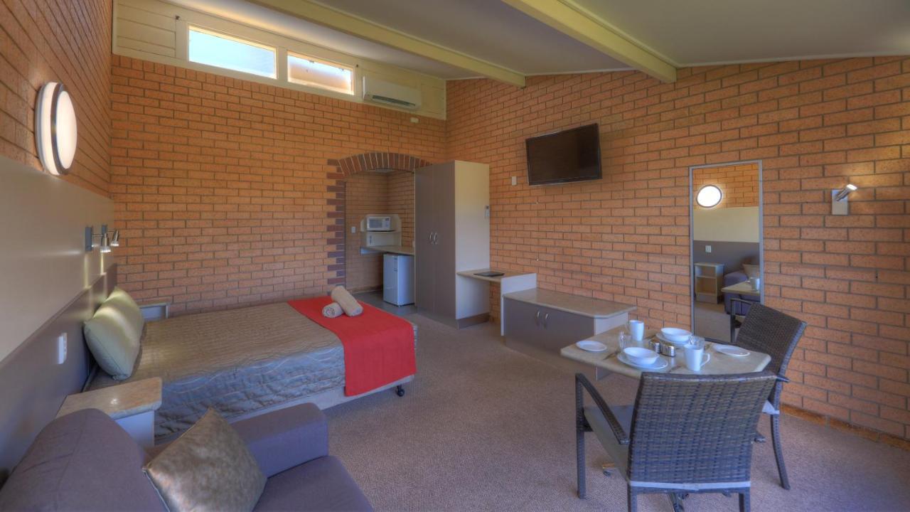 Tenterfield Motor Inn Экстерьер фото